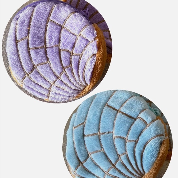 Blue and Tan “Concha” Shell-Shaped Coin Purse - Picture 3 of 3